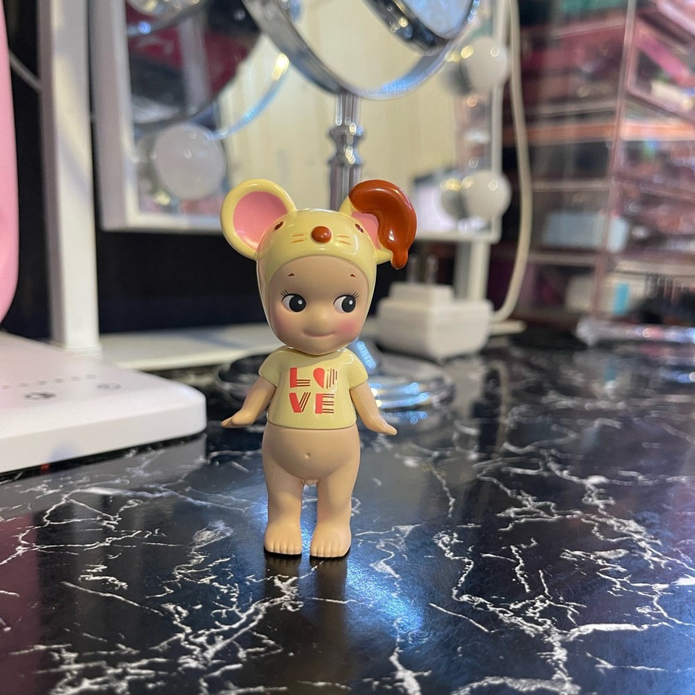 (SOLD) authentic sonny angel chocolate mouse from 2019 valentine's day series